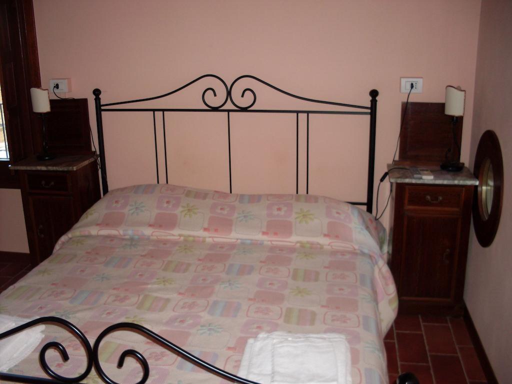 Agriturismo La Marletta Имола Стая снимка